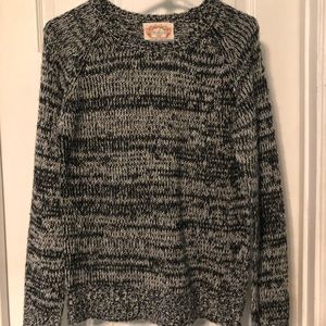 Black & white long sleeve sweater